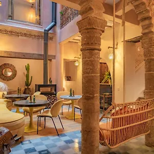 Mama Lova Hotel, Riad, Restaurant & Essaouira